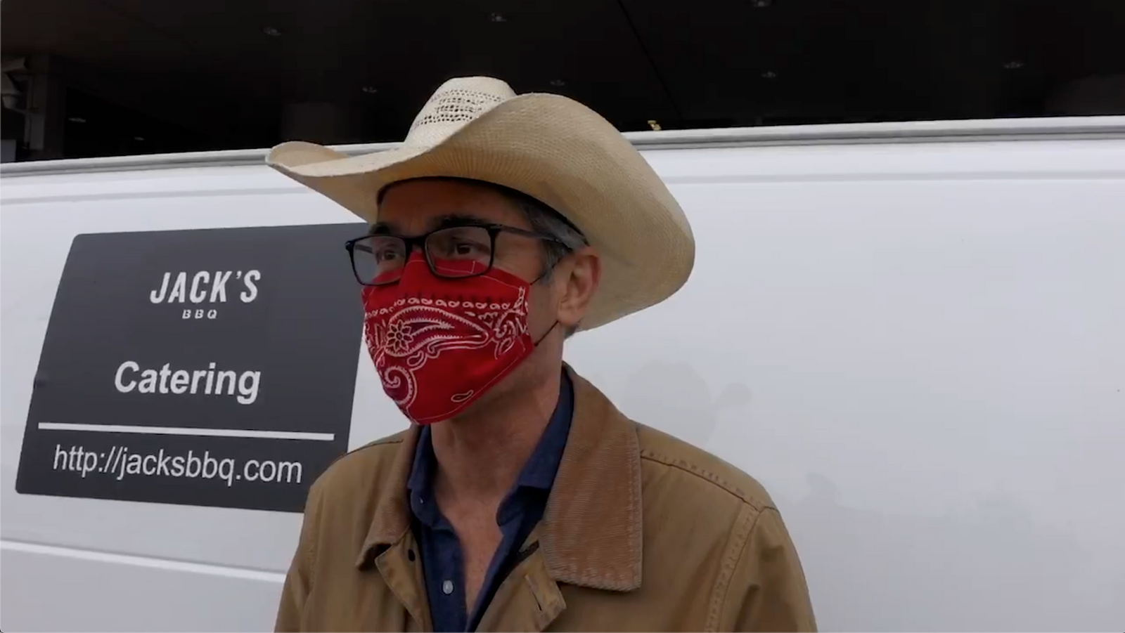 Watch: Frontline Foods & Jack's BBQ Deliver 2,200 breakfast tacos to Seattle hospital workers